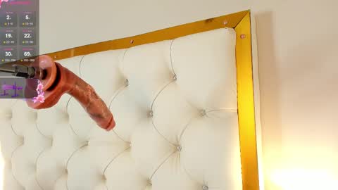 Snapshot of hanna_kiim chatting on February 25, 2025, 12:34 pm online show from February 25, 2025, 12:34 pm