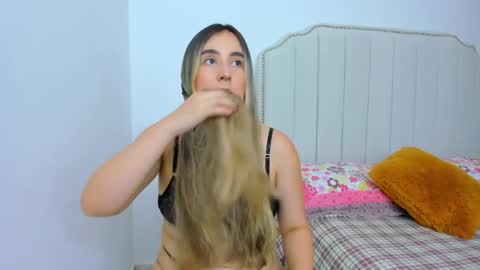 Snapshot of hannaa86 chatting on February 22, 2025, 10:09 pm Hanna online show from February 22, 2025, 10:09 pm