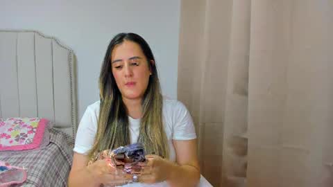 Snapshot of hannaa86 chatting on November 18, 2025, 9:08 pm Hanna online show from November 18, 2025, 9:08 pm