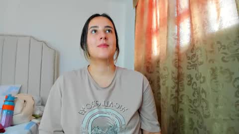 Snapshot of hannaa86 chatting on December 15, 2025, 5:39 pm Hanna online show from December 15, 2025, 5:39 pm