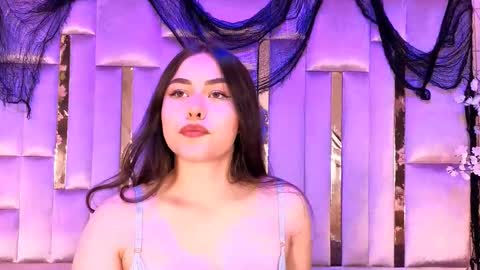 hannacollins_2 online show from November 7, 2025, 1:33 pm