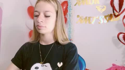 Snapshot of hannah_026 chatting on September 12, 2025, 11:21 am Hannah 027 online show from September 12, 2025, 11:21 am