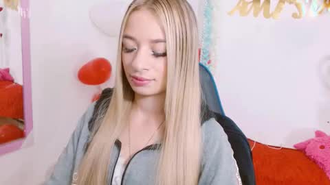 Snapshot of hannah_026 chatting on September 13, 2025, 11:43 am Hannah 027 online show from September 13, 2025, 11:43 am