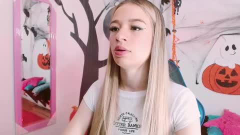 Snapshot of hannah_026 chatting on October 20, 2025, 10:49 am Hannah 027 online show from October 20, 2025, 10:49 am