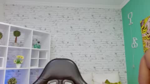 Hannah  online show from November 23, 2025, 11:21 am