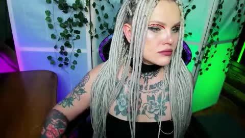 Snapshot of hannah_chaos chatting on November 3, 2025, 2:29 pm Hannah online show from November 3, 2025, 2:29 pm