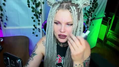 Snapshot of hannah_chaos chatting on November 14, 2025, 6:28 pm Hannah online show from November 14, 2025, 6:28 pm