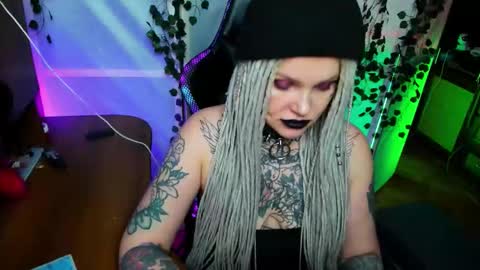 Snapshot of hannah_chaos chatting on November 19, 2025, 12:54 am Hannah online show from November 19, 2025, 12:54 am