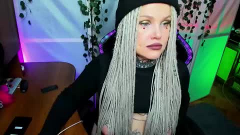 Snapshot of hannah_chaos chatting on November 19, 2025, 11:27 pm Hannah online show from November 19, 2025, 11:27 pm