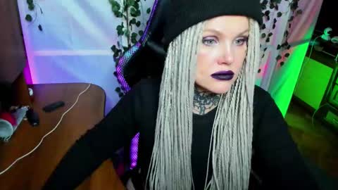 Snapshot of hannah_chaos chatting on November 21, 2025, 3:38 am Hannah online show from November 21, 2025, 3:38 am