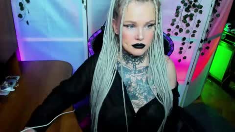 Snapshot of hannah_chaos chatting on December 1, 2025, 10:09 am Hannah online show from December 1, 2025, 10:09 am