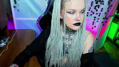 Snapshot of hannah_chaos chatting on December 2, 2025, 1:55 am Hannah online show from December 2, 2025, 1:55 am