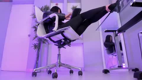 HANNAH HOWELL online show from February 25, 2025, 9:42 am