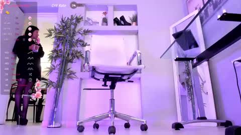 HANNAH HOWELL online show from February 25, 2025, 3:49 pm