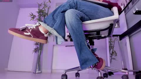 HANNAH HOWELL online show from October 7, 2025, 11:18 am