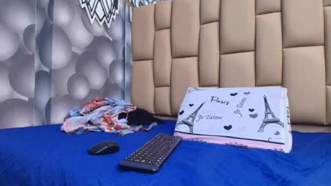 hannah_teehn online show from October 6, 2025, 7:22 pm