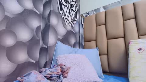 hannah_teehn online show from October 18, 2025, 7:03 pm