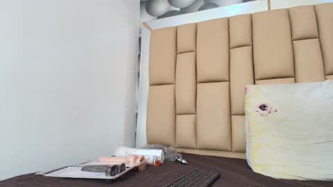 hannah_teehn online show from November 22, 2025, 7:02 pm