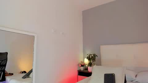 hannamartinnez online show from October 4, 2025, 4:21 am