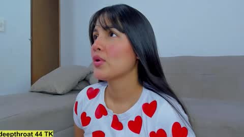 Snapshot of hannathompson___ chatting on November 9, 2025, 2:37 pm Hanna online show from November 9, 2025, 2:37 pm