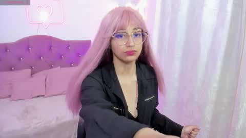 HANNI  online show from December 1, 2025, 11:59 am