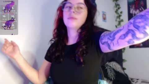 Snapshot of hanny_e chatting on October 16, 2025, 12:11 am hanny online show from October 16, 2025, 12:11 am