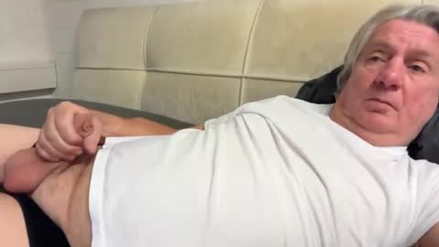 Snapshot of hans66760 chatting on December 3, 2024, 9:34 pm hans66760 online show from December 3, 2024, 9:34 pm