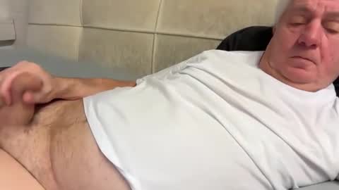 Snapshot of hans66760 chatting on February 12, 2025, 7:35 pm hans66760 online show from February 12, 2025, 7:35 pm