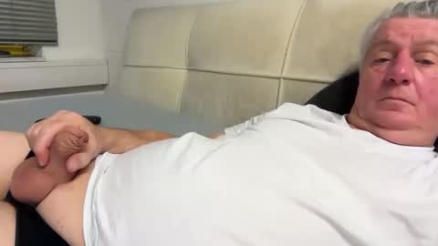 Snapshot of hans66760 chatting on February 14, 2025, 9:53 pm hans66760 online show from February 14, 2025, 9:53 pm