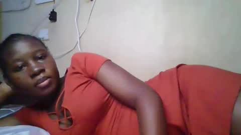 Snapshot of happy_dimple chatting on October 19, 2025, 12:06 pm happy_dimple online show from October 19, 2025, 12:06 pm
