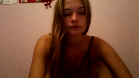 Snapshot of happyemily18 chatting on October 25, 2025, 6:35 pm happyemily  online show from October 25, 2025, 6:35 pm
