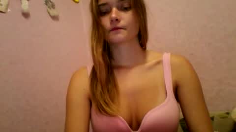 happyemily  online show from November 28, 2025, 9:17 pm