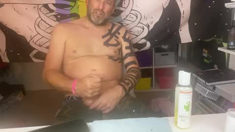 Snapshot of happyendingstory chatting on January 4, 2025, 11:43 am Josh Hamilton online show from January 4, 2025, 11:43 am