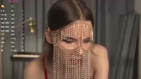 Snapshot of happynewdear chatting on October 14, 2025, 12:11 am Evy online show from October 14, 2025, 12:11 am