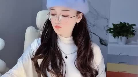 Snapshot of happysweetie168 chatting on December 8, 2024, 5:33 pm Daisy online show from December 8, 2024, 5:33 pm