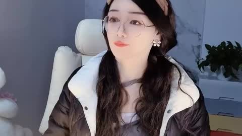 Snapshot of happysweetie168 chatting on December 21, 2024, 2:15 pm Daisy online show from December 21, 2024, 2:15 pm