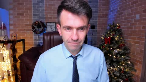 Snapshot of hard_and_juici chatting on January 2, 2025, 2:57 pm Steve online show from January 2, 2025, 2:57 pm