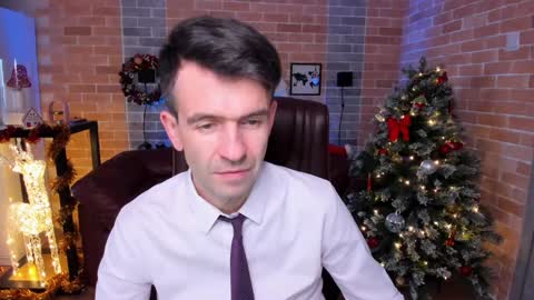 Snapshot of hard_and_juici chatting on January 5, 2025, 12:42 pm Steve online show from January 5, 2025, 12:42 pm