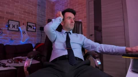 Snapshot of hard_and_juici chatting on January 7, 2025, 1:35 pm Steve online show from January 7, 2025, 1:35 pm