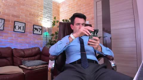 Snapshot of hard_and_juici chatting on January 26, 2025, 12:22 pm Steve online show from January 26, 2025, 12:22 pm