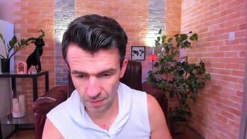 Snapshot of hard_and_juici chatting on February 1, 2025, 10:48 am Steve online show from February 1, 2025, 10:48 am