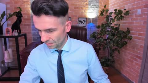 Snapshot of hard_and_juici chatting on February 2, 2025, 11:51 am Steve online show from February 2, 2025, 11:51 am