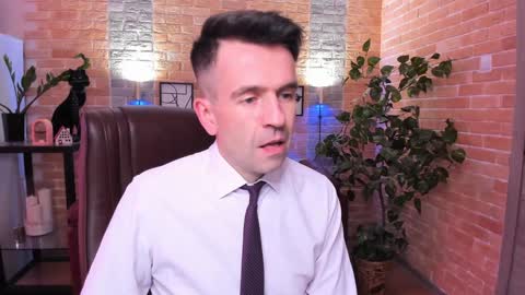 Snapshot of hard_and_juici chatting on February 3, 2025, 5:46 pm Steve online show from February 3, 2025, 5:46 pm