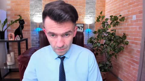 Snapshot of hard_and_juici chatting on February 4, 2025, 12:00 pm Steve online show from February 4, 2025, 12:00 pm