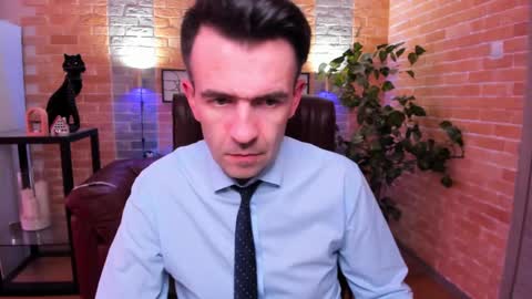 Snapshot of hard_and_juici chatting on February 15, 2025, 2:44 pm Steve online show from February 15, 2025, 2:44 pm