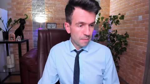 Snapshot of hard_and_juici chatting on February 16, 2025, 4:42 pm Steve online show from February 16, 2025, 4:42 pm