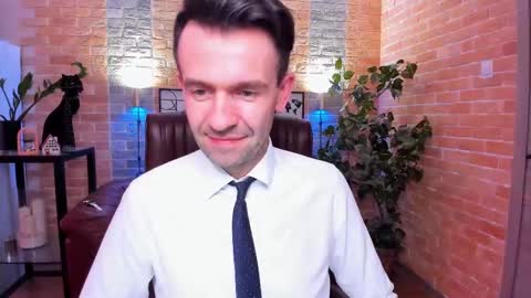 Snapshot of hard_and_juici chatting on February 21, 2025, 4:59 pm Steve online show from February 21, 2025, 4:59 pm