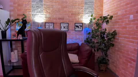 Snapshot of hard_and_juici chatting on February 27, 2025, 4:10 pm Steve online show from February 27, 2025, 4:10 pm