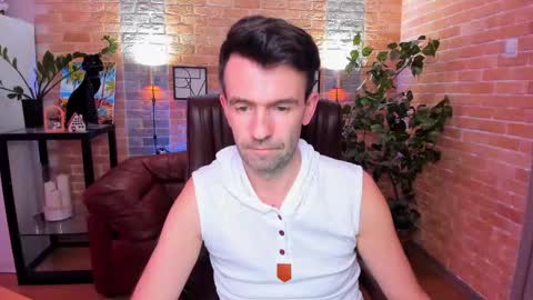 Snapshot of hard_and_juici chatting on February 28, 2025, 3:59 pm Steve online show from February 28, 2025, 3:59 pm