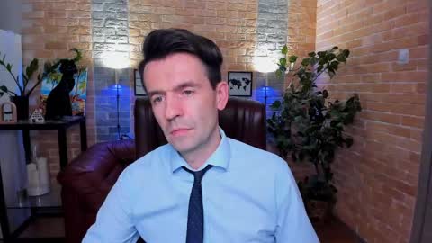 Snapshot of hard_and_juici chatting on March 7, 2025, 4:33 pm Steve online show from March 7, 2025, 4:33 pm